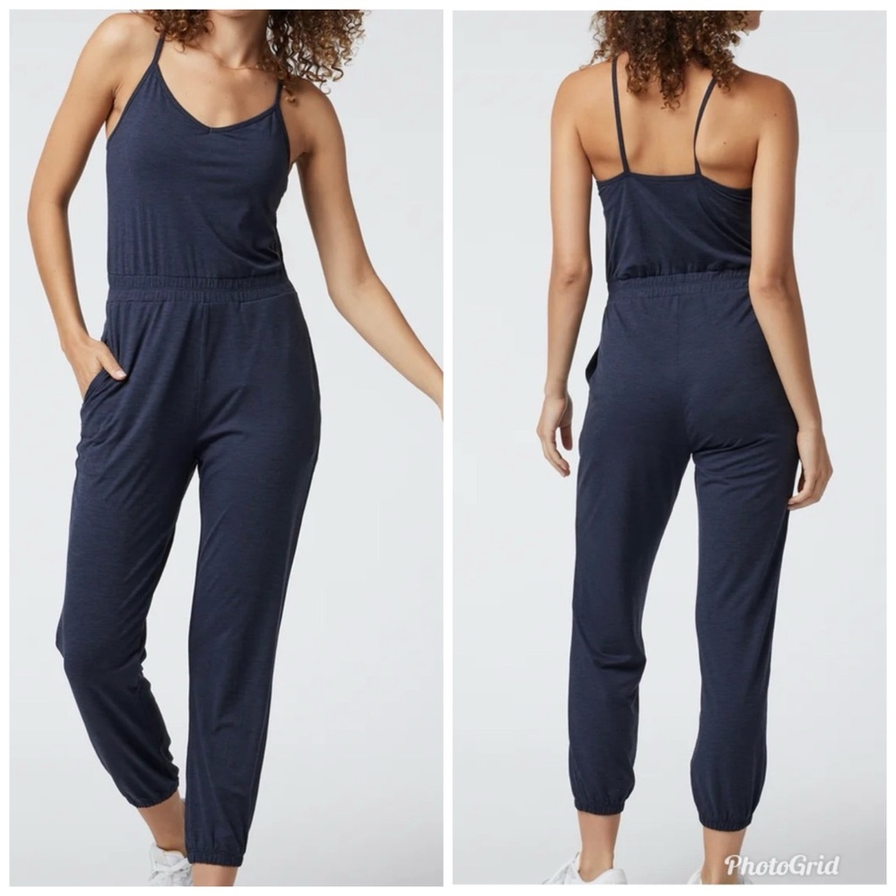 Vuori Jumpsuit Womens Extra Small Lux Jogger Built In Bra Stretch Soft Relaxed